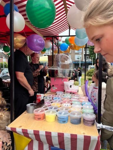 Foto 13 van 15 bij het verslag van Straatspeeldag Kerkelanden 2026