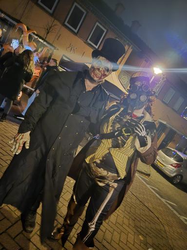 Foto 2 van 20 bij het verslag van Halloween Vinkenplein