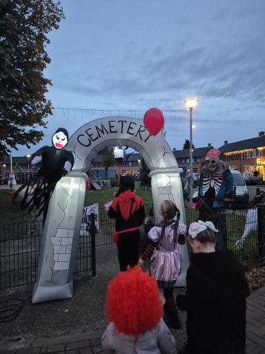 Foto 9 van 20 bij het verslag van Halloween Vinkenplein