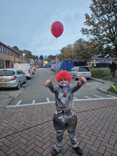 Foto 10 van 20 bij het verslag van Halloween Vinkenplein