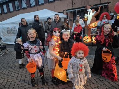 Foto 11 van 20 bij het verslag van Halloween Vinkenplein