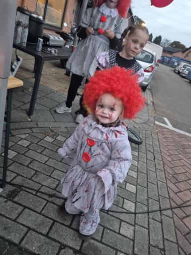 Foto 15 van 20 bij het verslag van Halloween Vinkenplein