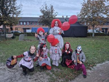 Foto 17 van 20 bij het verslag van Halloween Vinkenplein