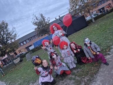 Foto 18 van 20 bij het verslag van Halloween Vinkenplein